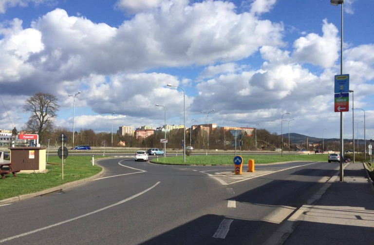 Nájezd na Turnov z Nákladní ulice v Liberci bude po rekonstrukci plynulejší. Od pondělí ale řidiči musí počítat s omezením